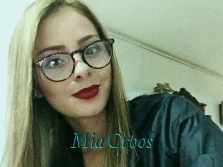 Mia_Croos