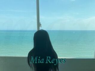 Mia_Reyes