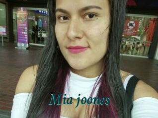 Mia_joones